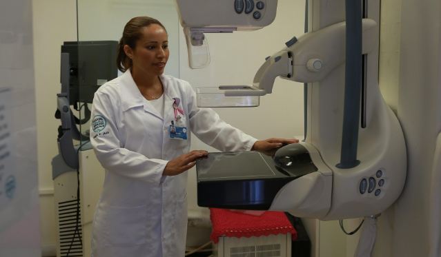 Azul libera passagens para mulheres com câncer